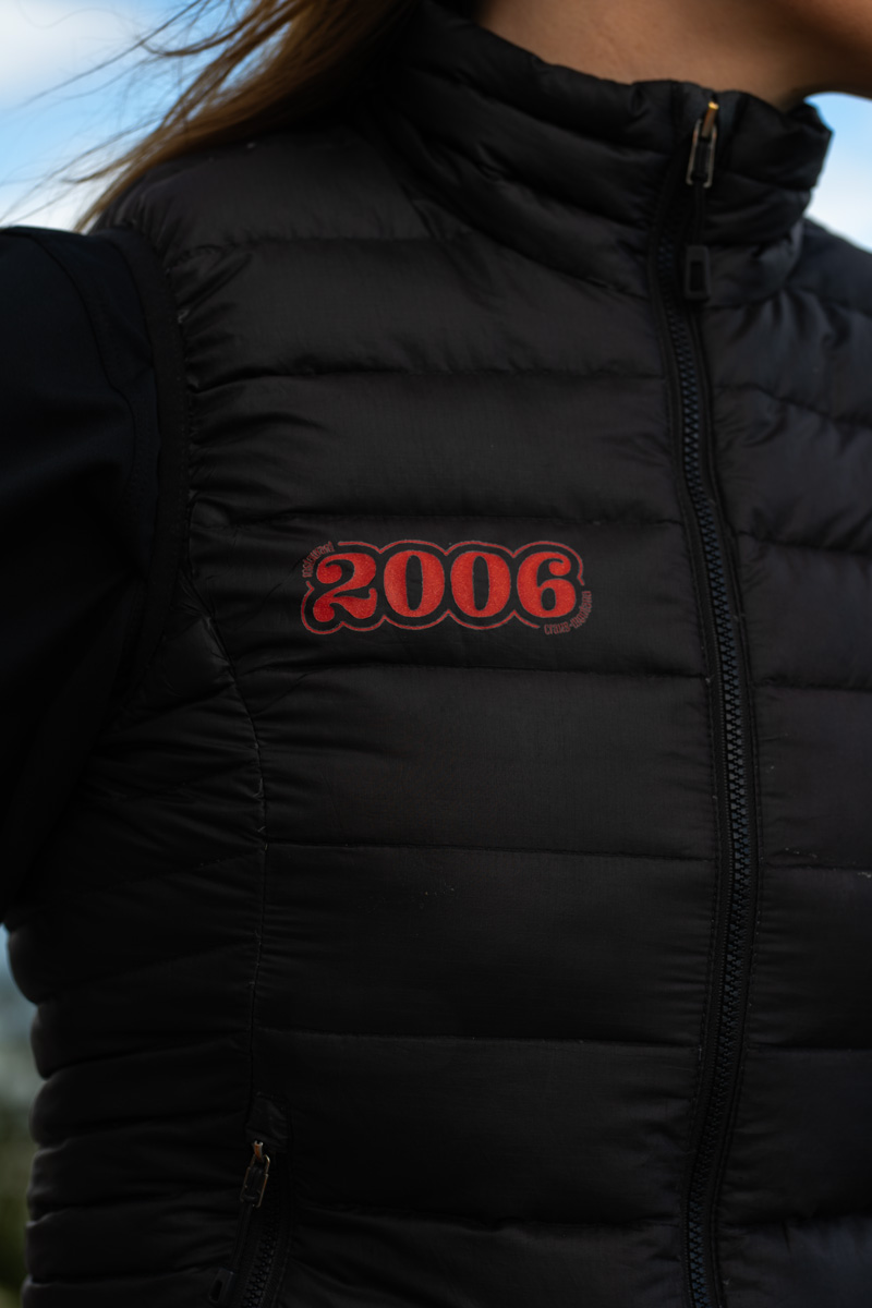 Gilet brandé pour le 2006, réalisé par Calea