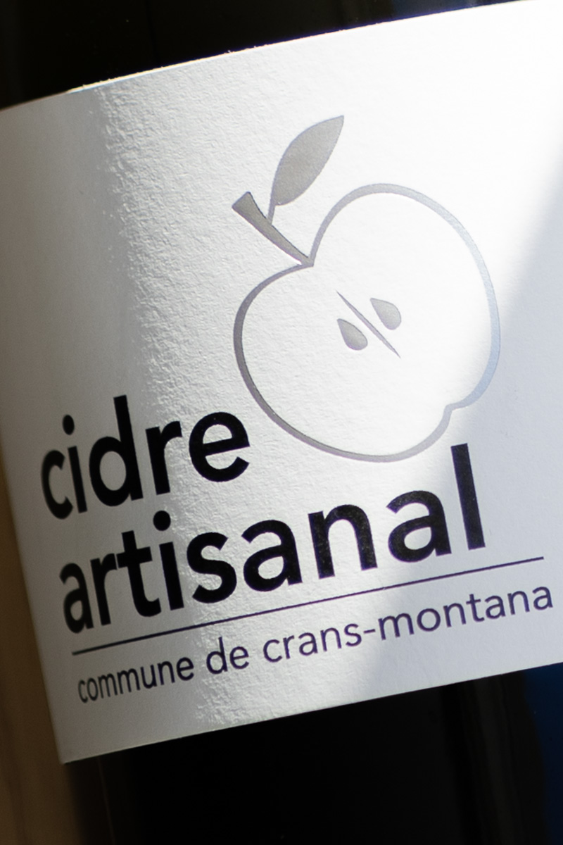 Étiquette pour le cidre de la commune de Crans-Montana, réalisé par Calea